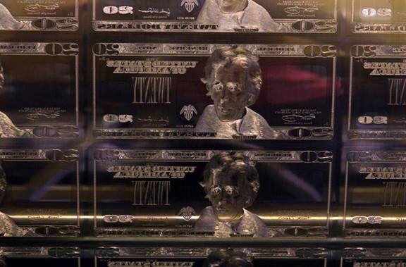 A $20 engraved plate on the I-10 press.